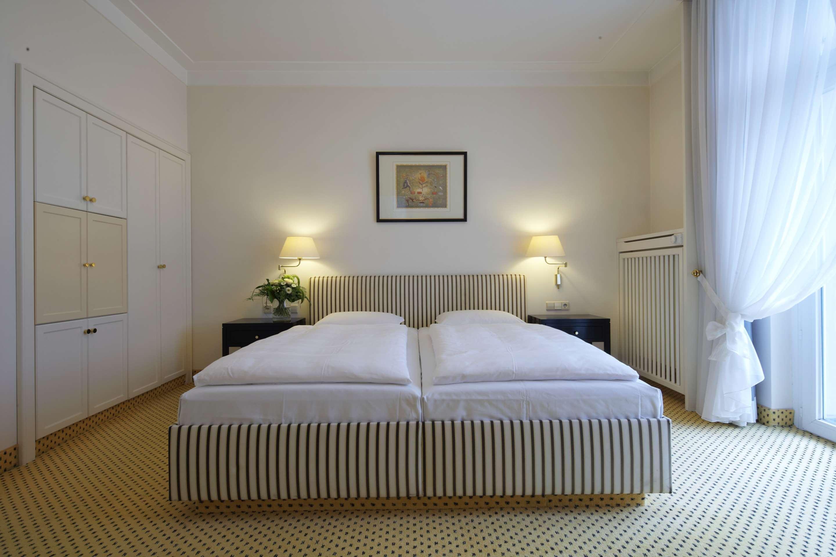 Steigenberger Hotel & Spa Bad Pyrmont Εξωτερικό φωτογραφία A typical hotel room