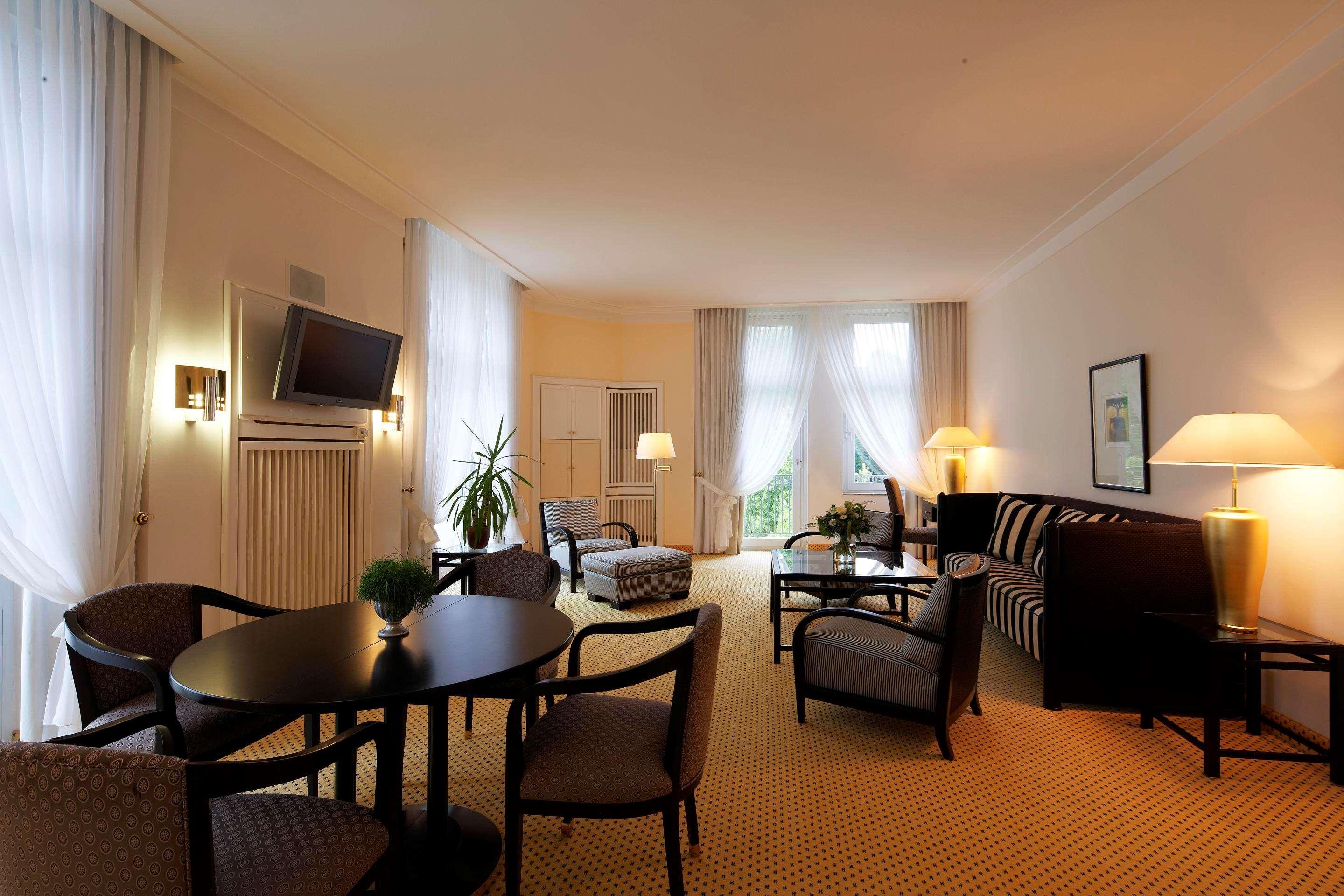 Steigenberger Hotel & Spa Bad Pyrmont Εξωτερικό φωτογραφία A suite at the Hotel de Saxe