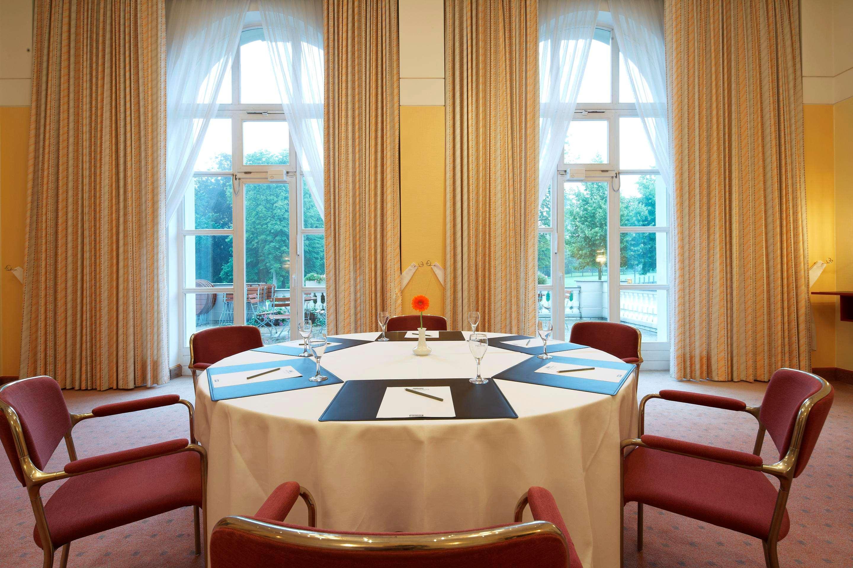 Steigenberger Hotel & Spa Bad Pyrmont Εξωτερικό φωτογραφία The meeting room