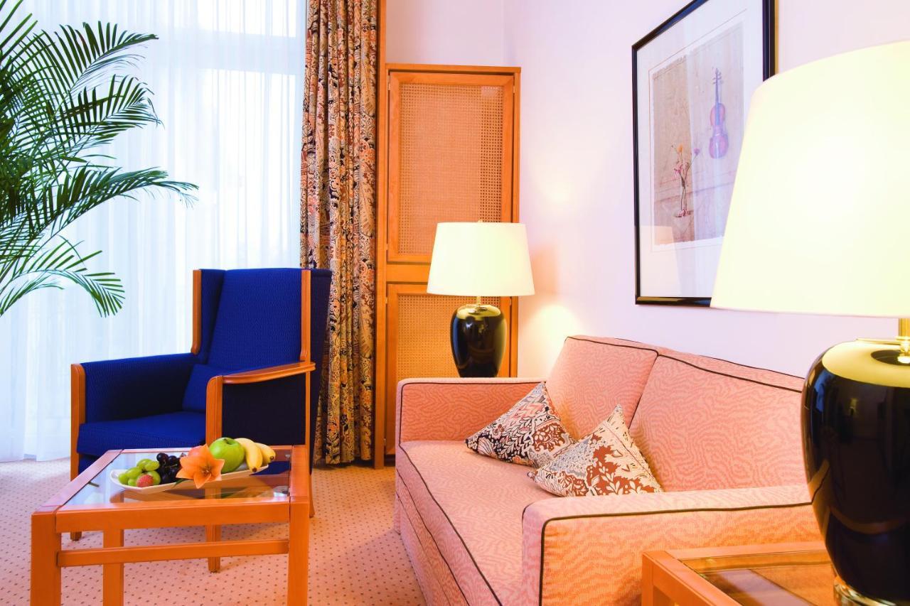 Steigenberger Hotel & Spa Bad Pyrmont Εξωτερικό φωτογραφία A typical hotel room